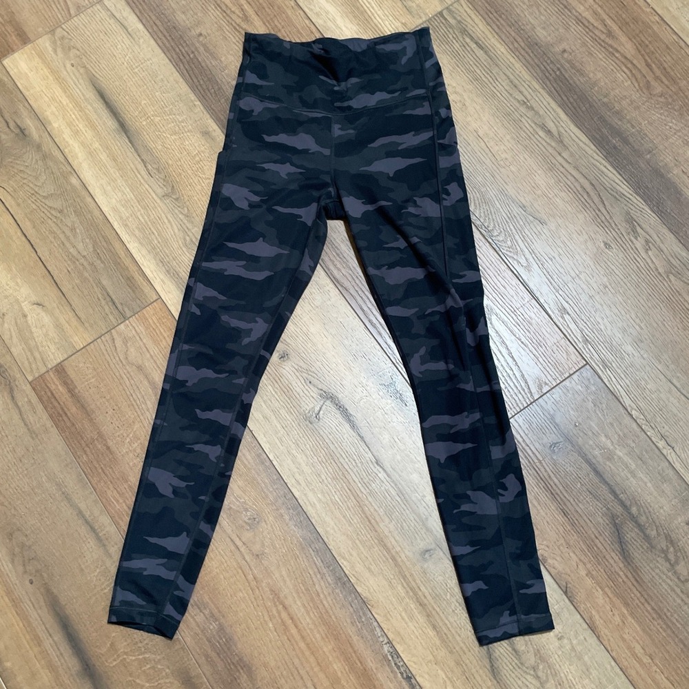 Athleta Ultimate Camo 7/8 Tight High Rise Leggings Black Gray Small Tall ST